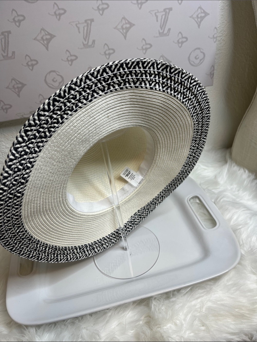 Women’s Wide Brim Straw Sun Hat in White and Black - Picture 7 of 9
